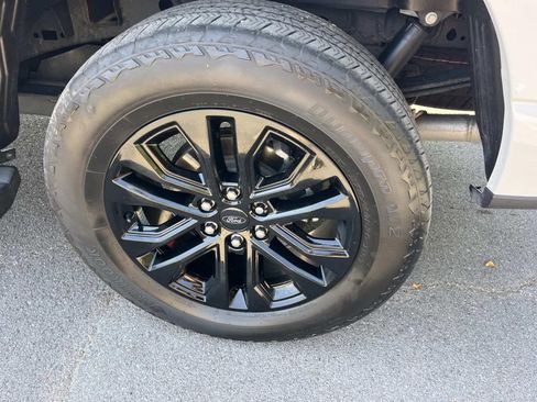 Used 2024 Ford F150 Lariat w/ Equipment Group 502A High AWD/4WD image 14
