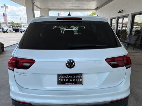 Used 2023 Volkswagen Tiguan SE AWD/4WD image 29