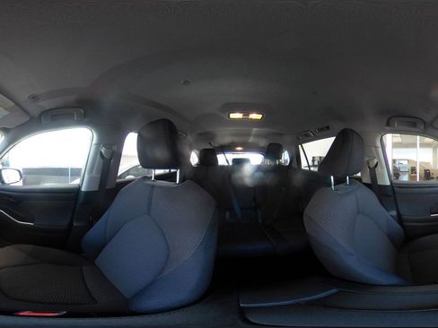 Used 2025 Toyota Highlander LE FWD image 44