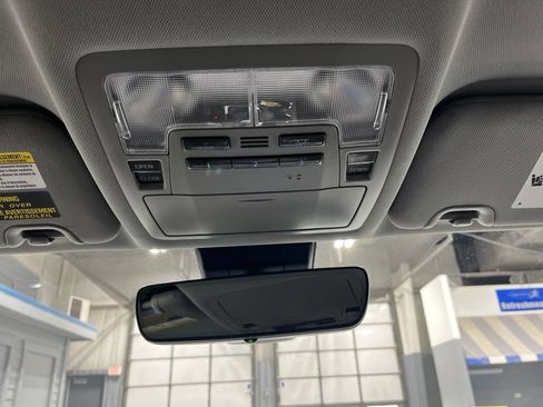 Used 2019 Toyota Highlander XLE AWD/4WD image 31