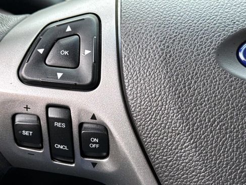 Used 2015 Ford Taurus SEL AWD/4WD image 18