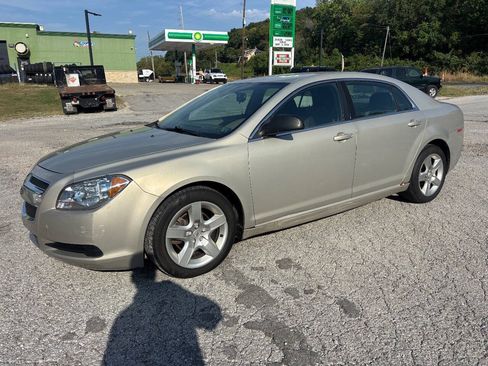Used 2011 Chevrolet Malibu LS FWD image 1