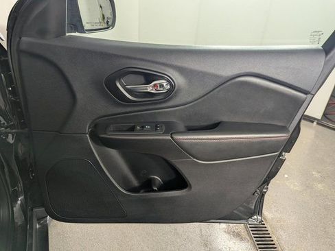 Used 2022 Jeep Cherokee Trailhawk image 22