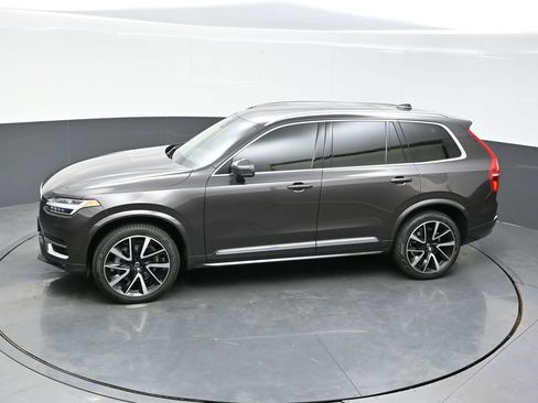 Used 2023 Volvo XC90 B6 Plus image 31