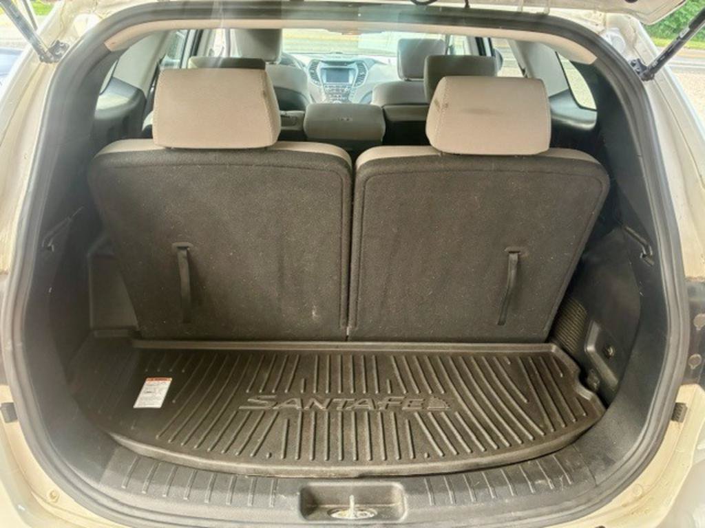 Used 2017 Hyundai Santa Fe SE w/ Cargo Package AWD/4WD image 11