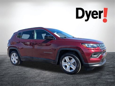 Used 2022 Jeep Compass Latitude image 2