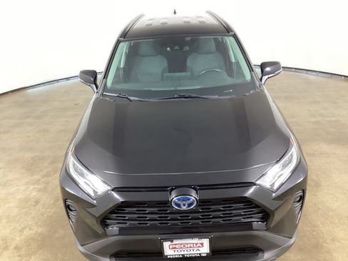 Used 2021 Toyota RAV4 XLE w/ XLE Grade Weather Package AWD/4WD image 4
