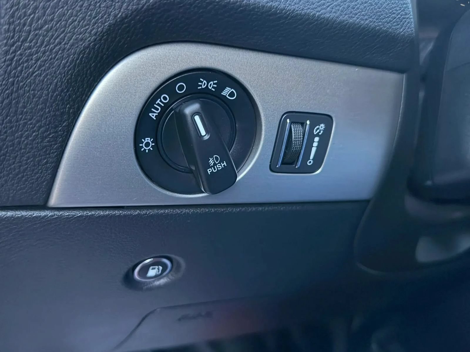 Used 2020 Dodge Durango AWD image 29