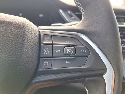 Used 2025 Jeep Grand Cherokee L Laredo w/ Luxury Tech Group I AWD/4WD image 13