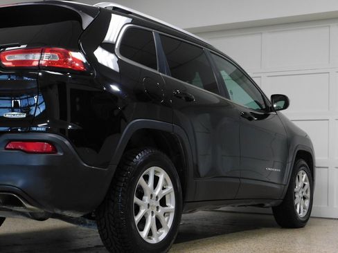 Used 2017 Jeep Cherokee Latitude w/ Comfort & Convenience Group image 86