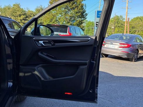 Used 2019 Porsche Macan AWD/4WD image 45