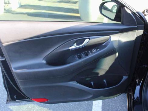 Used 2018 Hyundai Elantra GT Sport FWD image 10