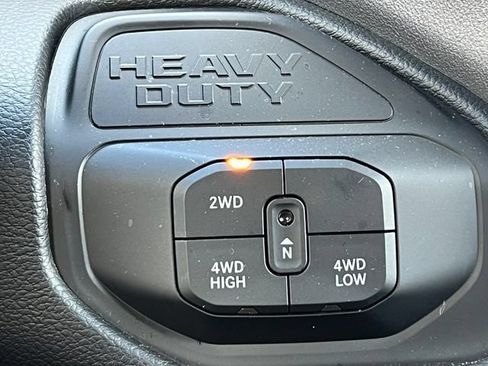 Used 2025 RAM 2500 Big Horn AWD/4WD image 33