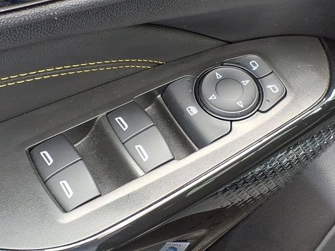 Used 2025 Chevrolet Trax LT FWD image 14