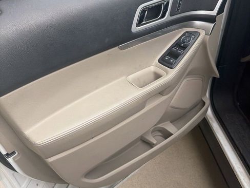 Used 2014 Ford Explorer XLT w/ Equipment Group 202A image 5