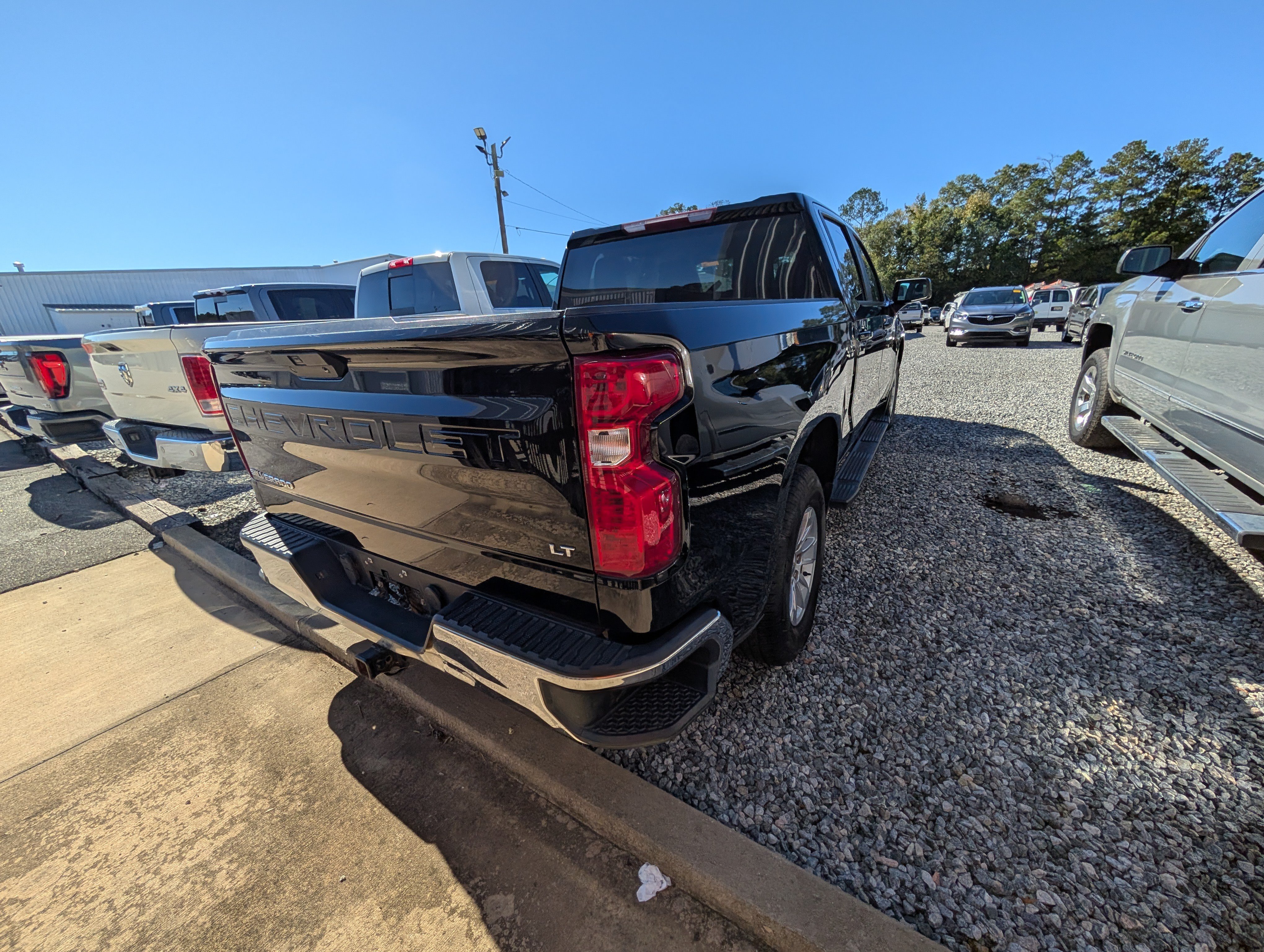 Used 2021 Chevrolet Silverado 1500 LT RWD image 3