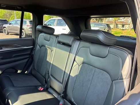 New 2026 Jeep Grand Cherokee 4WD image 8
