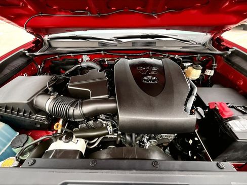 Used 2017 Toyota Tacoma SR5 image 32