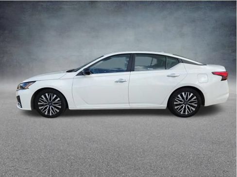 Used 2025 Nissan Altima 2.5 SV FWD image 6
