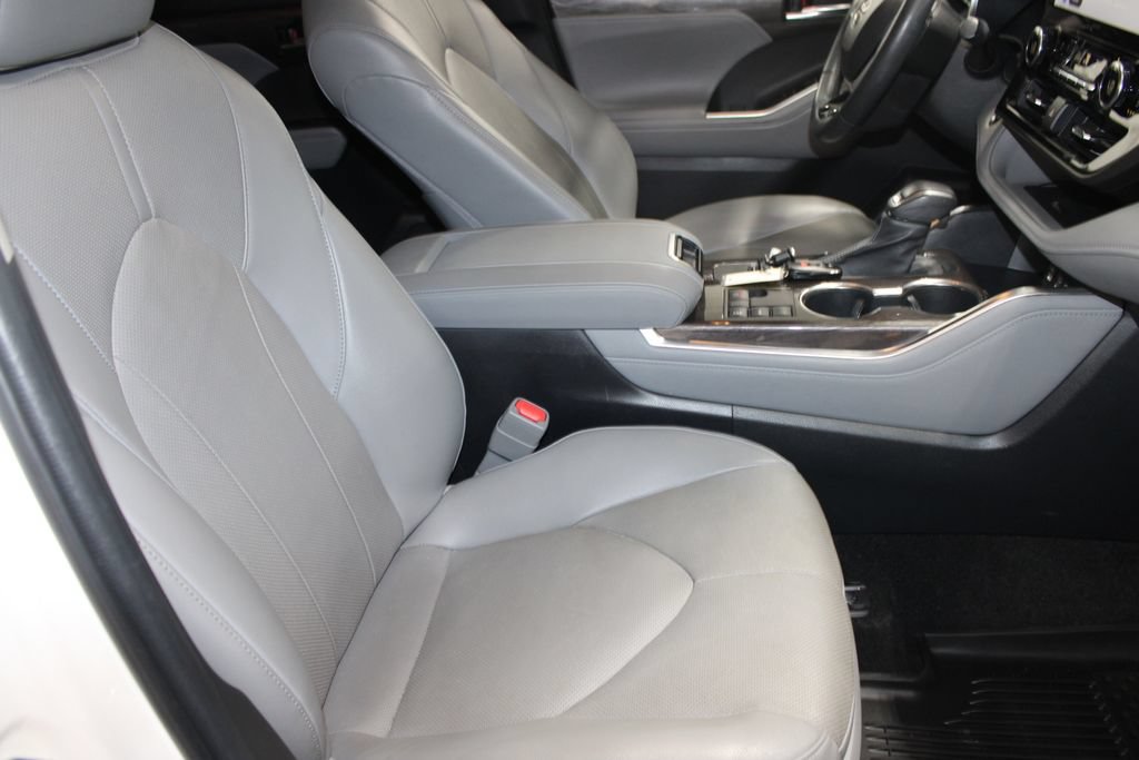 Used 2023 Toyota Highlander Limited FWD image 21