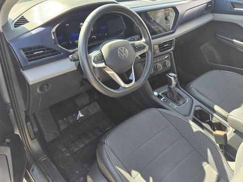 Certified 2022 Volkswagen Taos SE FWD image 11