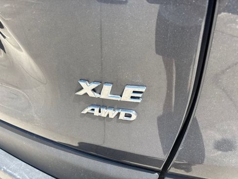 Used 2025 Toyota RAV4 XLE AWD/4WD image 4