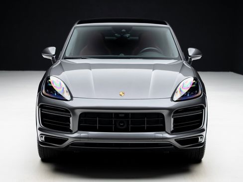 Used 2023 Porsche Cayenne Turbo image 5