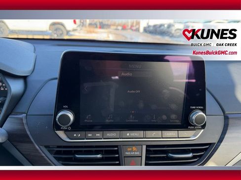 Used 2024 Nissan Altima 2.5 SV FWD image 15