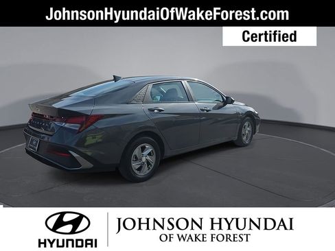 Certified 2025 Hyundai Elantra SE FWD image 13