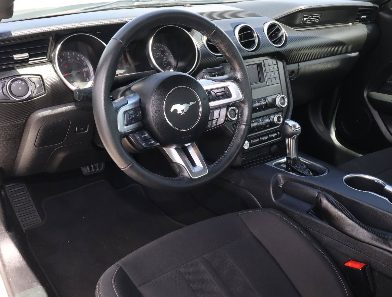 Used 2020 Ford Mustang Coupe RWD image 9