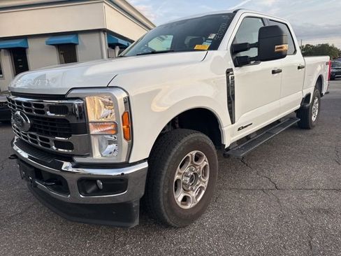 Used 2025 Ford F250 XLT AWD/4WD image 2