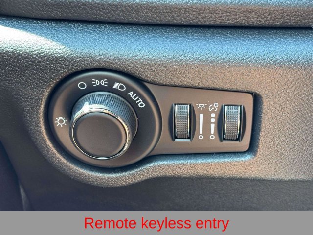 New 2027 Chrysler Pacifica Select FWD image 22