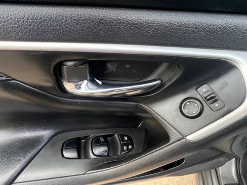 Used 2017 Nissan Altima 2.5 SL w/ Moonroof Package FWD image 10