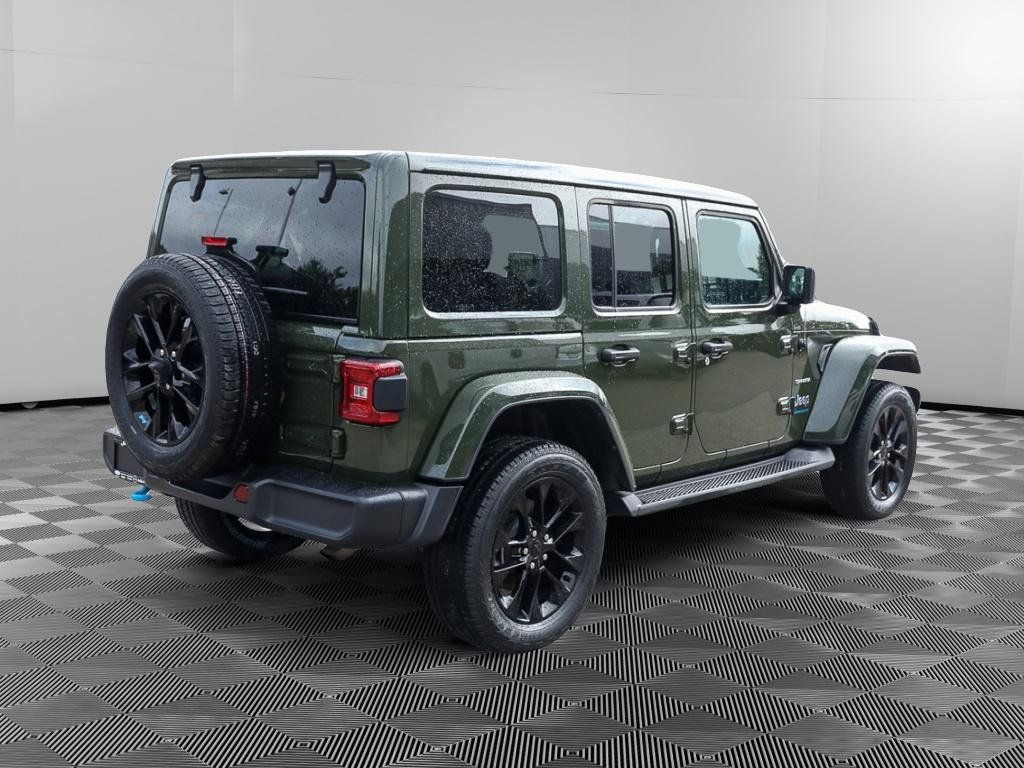 Used 2023 Jeep Wrangler Unlimited Sahara w/ Cold Weather Group AWD/4WD image 8