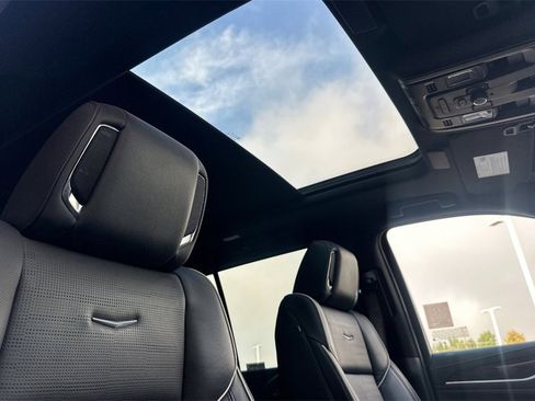 Used 2022 Cadillac Escalade Premium Luxury image 20