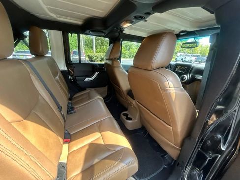 Used 2014 Jeep Wrangler Unlimited Sahara w/ Max Tow Package AWD/4WD image 31