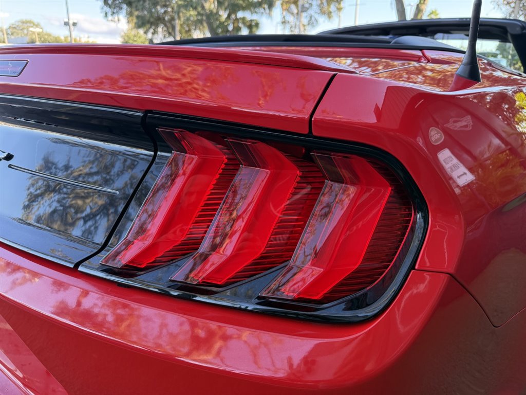 Used 2019 Ford Mustang Convertible RWD image 16