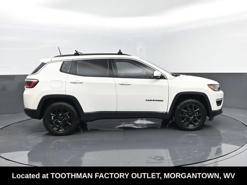 Used 2017 Jeep Compass Latitude AWD/4WD image 4