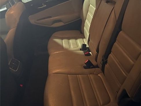 Used 2017 Kia Sorento LX w/ LX Convenience Package image 5