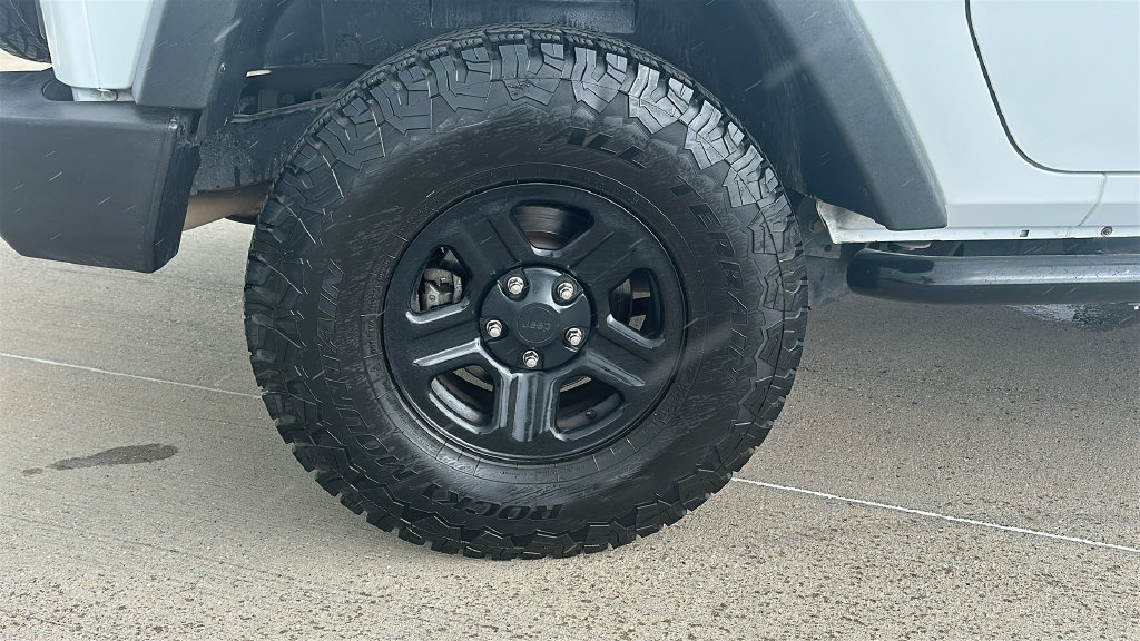 Used 2017 Jeep Wrangler Sport w/ Connectivity Group AWD/4WD image 18