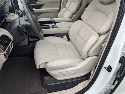 Used 2021 Lincoln Navigator Reserve w/ Luxury Package RWD image 12