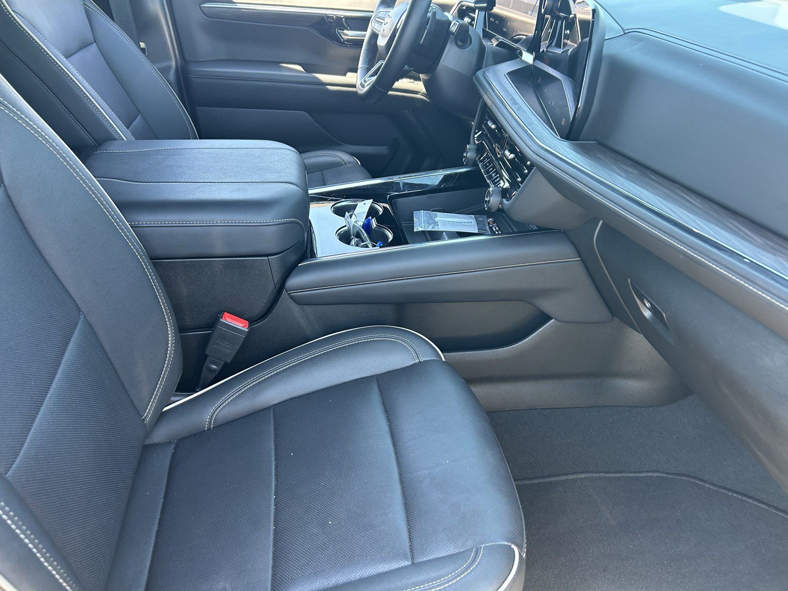 Certified 2026 Chevrolet Suburban Premier AWD/4WD image 12
