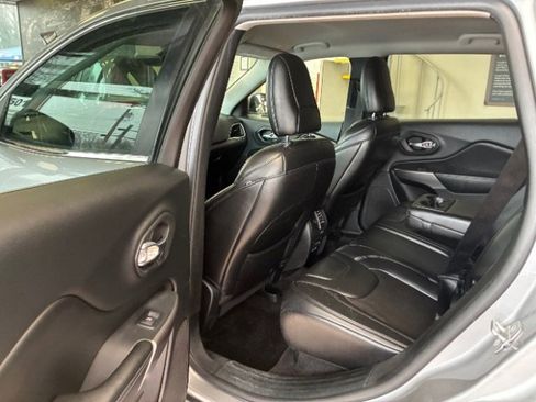 Used 2019 Jeep Cherokee Latitude Plus image 28