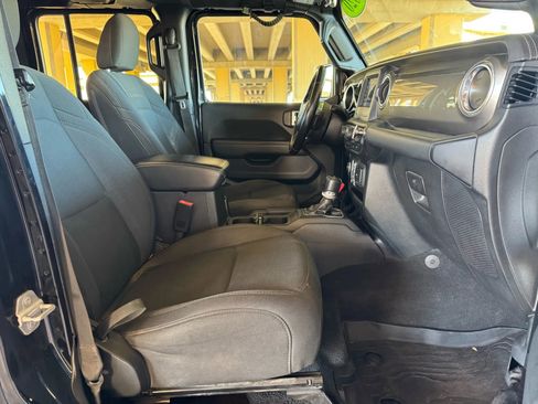 Used 2020 Jeep Wrangler Unlimited Sahara image 19