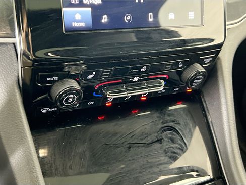 Used 2023 Jeep Grand Cherokee Altitude image 15