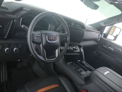 Used 2025 GMC Sierra 2500 AT4 w/ AT4 Premium Plus Package AWD/4WD image 18