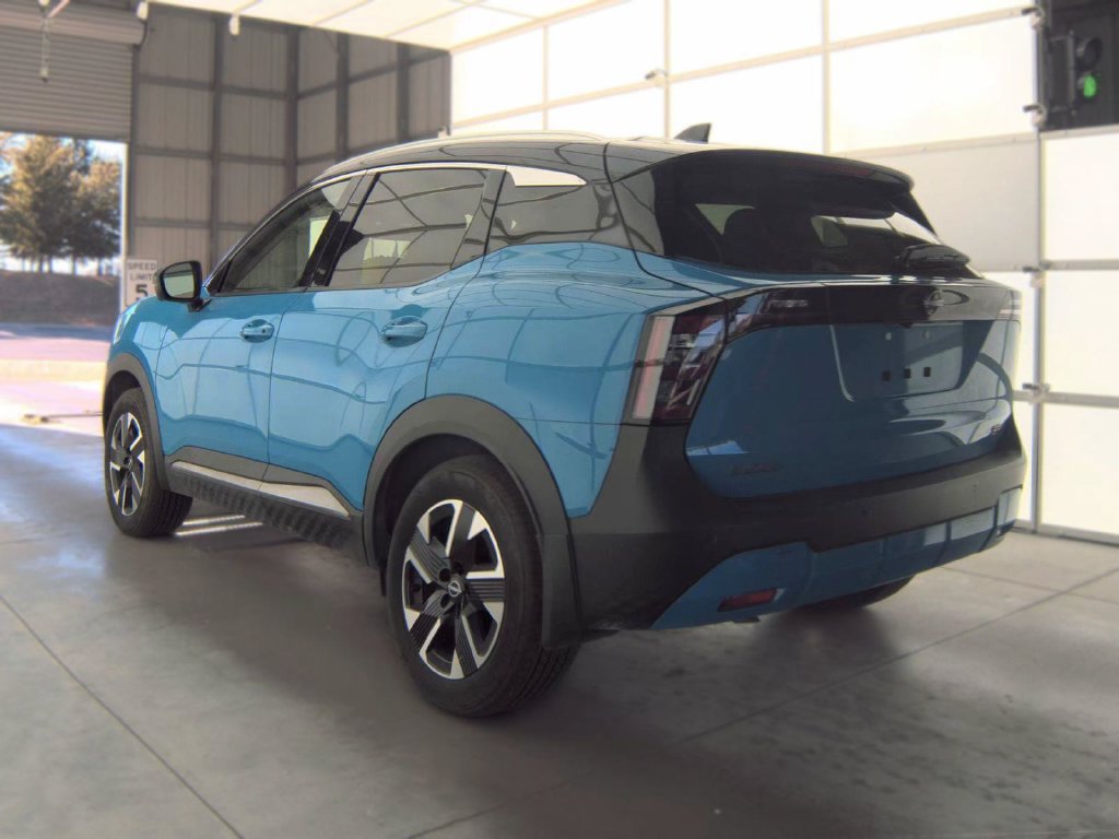 Used 2025 Nissan Kicks SR FWD image 6