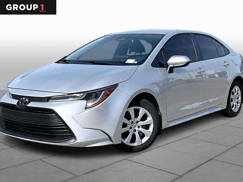 Used 2025 Toyota Corolla LE image 1