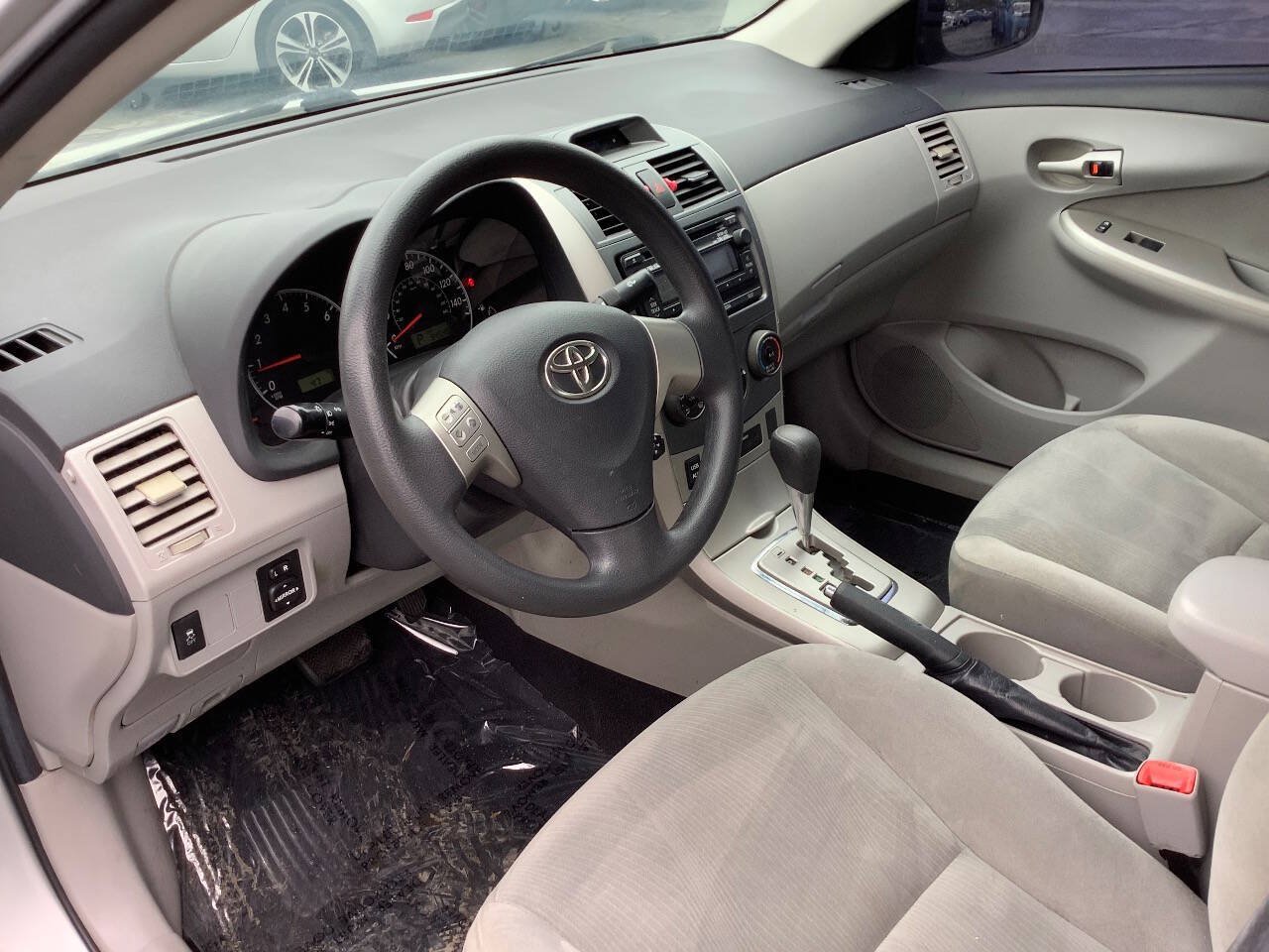 Used 2012 Toyota Corolla LE FWD image 25