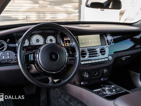 Used 2017 Rolls-Royce Wraith RWD image 23